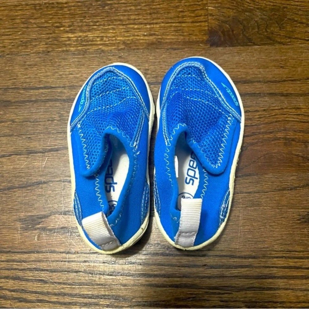 EUC Speedo Water Shoesβ Size S (5/6)
